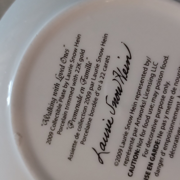New Avon 2009 collectible Mother's Day plate walking with loved ones - Picture 4 of 4